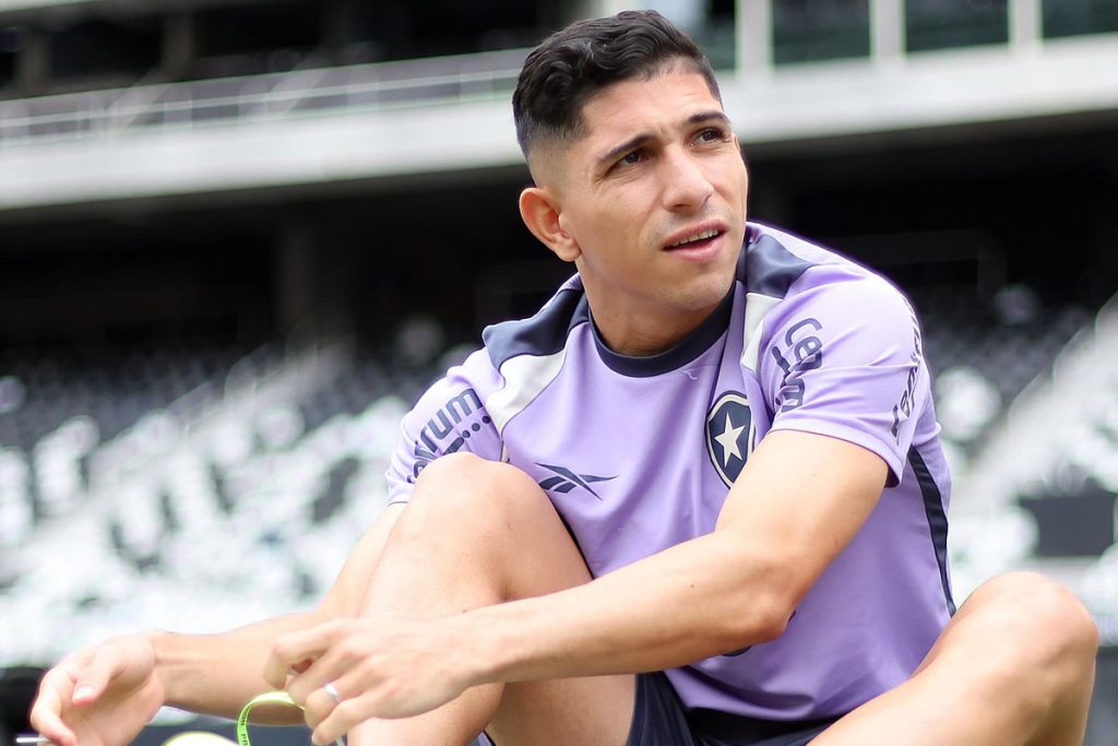 savarino treino botafogo nilton santos