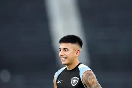 thiago almada treino botafogo nilton santos