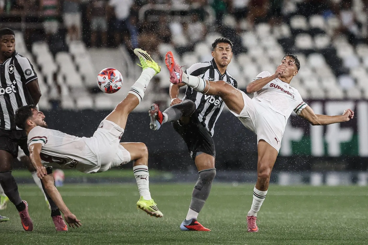 botafogo fluminense matheus martins