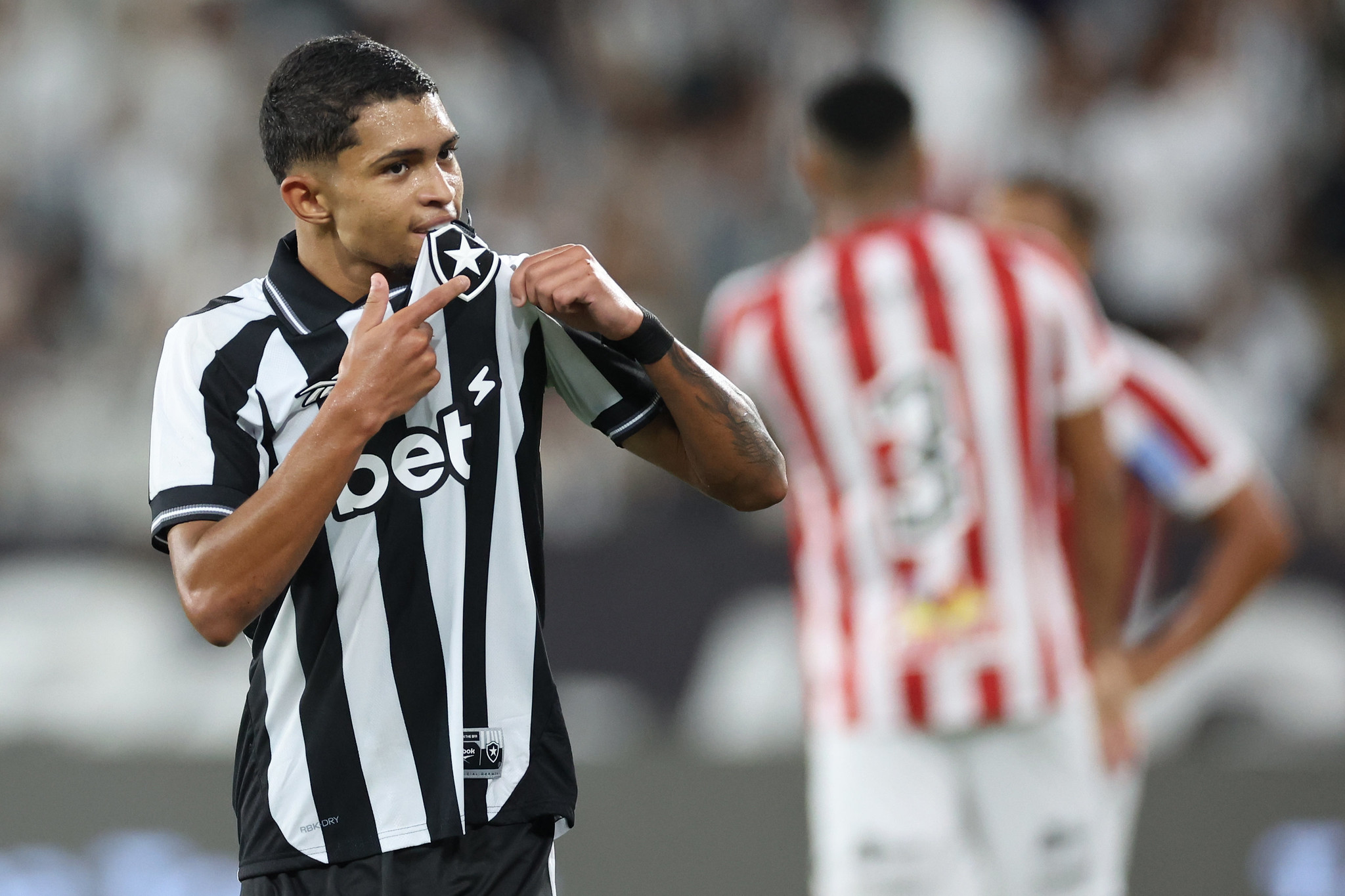Mistão do Botafogo vence Bangu e conquista a Taça Rio no Nilton Santos