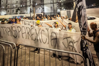 protesto torcida john textor botafogo mirassol