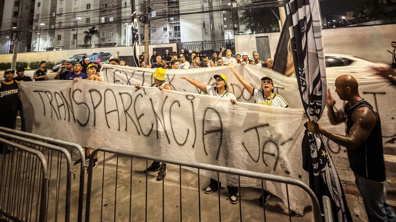 protesto torcida john textor botafogo mirassol